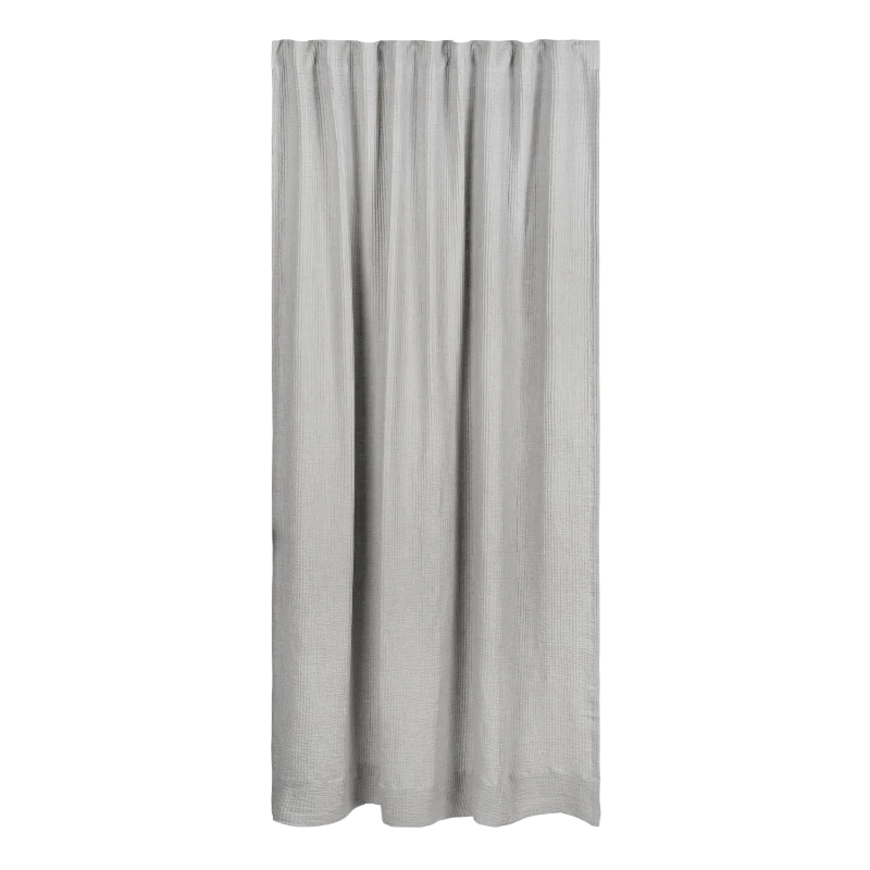 Pleat Light Grey Leinenvorhang von Tameko, obere Partie mit gleichmässigem Faltenfall und vertikaler Plisseestruktur